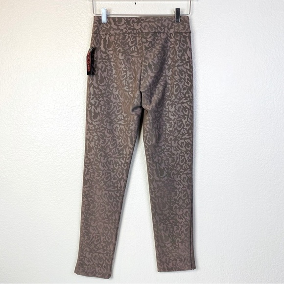 Krazy Larry Taupe Cheetah Pull on Ankle Pants Size 0 - Picture 3 of 6